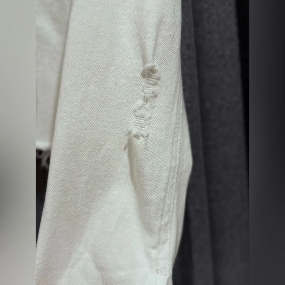 Hollister Women's Cream Cropped Denim Jacket - Picture 4 of 11